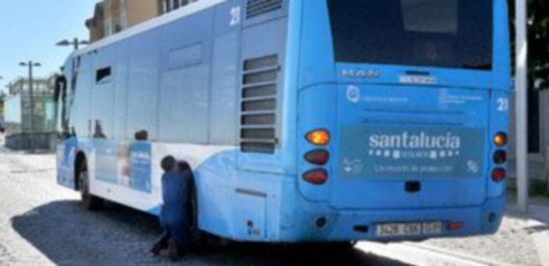 Imagen de archivo de un autobús averiado en la avenida de Padre Claret