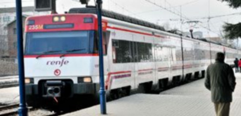 La línea ferroviaria convencional entre Segovia y Madrid viene presentando un importante servicio a un buen número de localidades de nuestra provincia. / Kamarero
