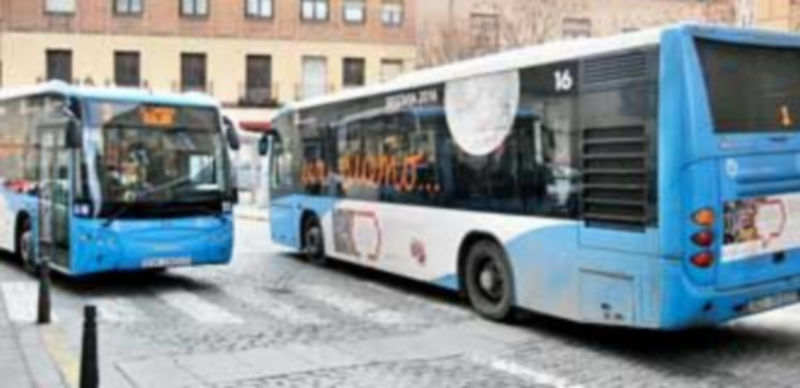El transporte público supone un coste anual de 2,3 millones al Ayuntamiento 1 La flota de autobuses urbanos en Segovia está compuesta por 26 vehículos