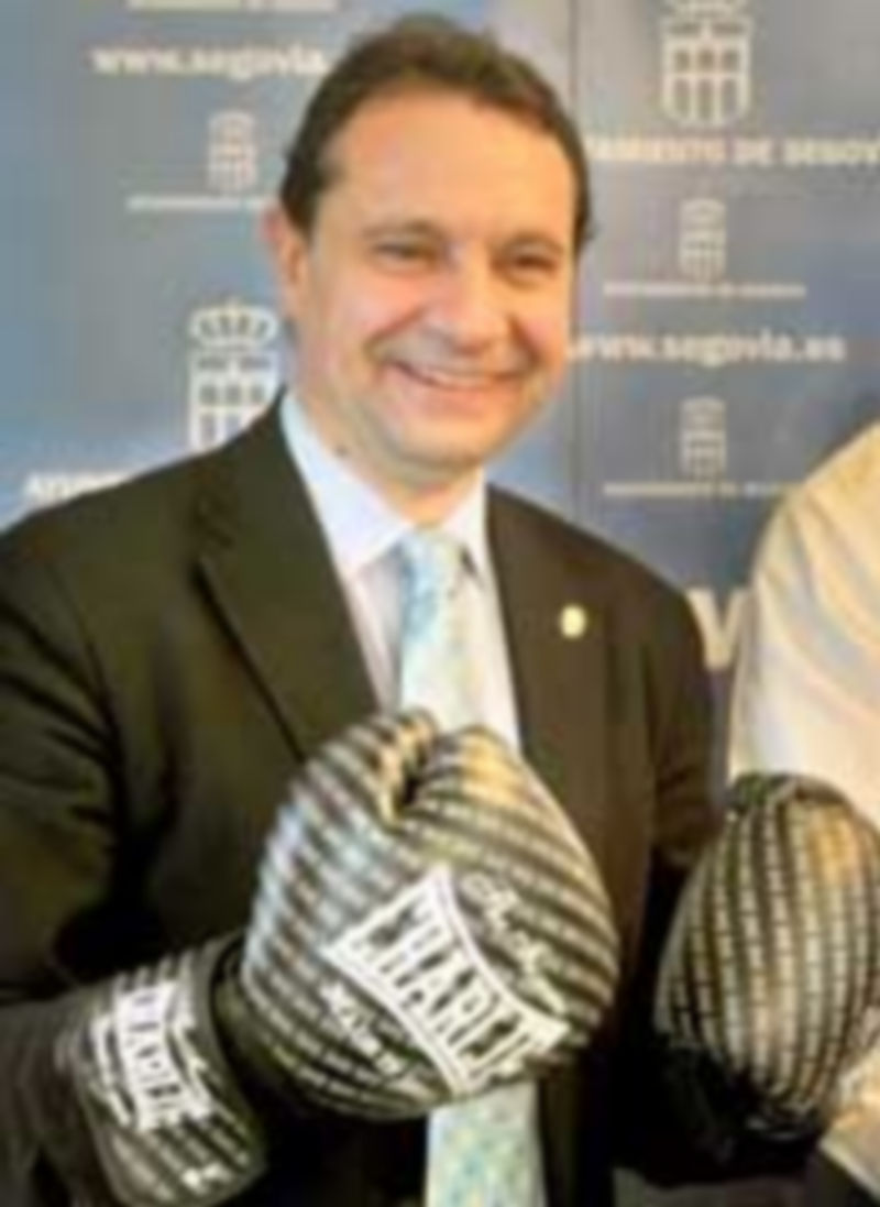 Arahuetes se probó ayer unos guantes de boxeo