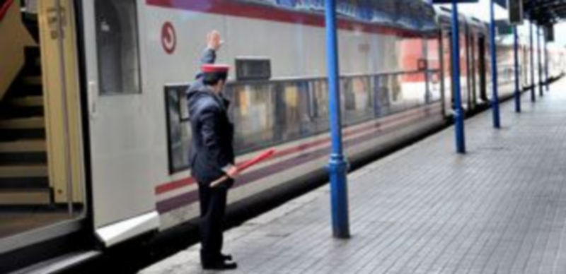 El tren convencional dejará de ser directo hasta Madrid a partir del lunes. / Kamarero