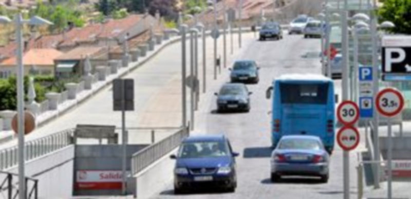 El tramo adoquinado de la avenida de Padre Claret permanecerá en obras durante el mes de agosto. / Kamarero