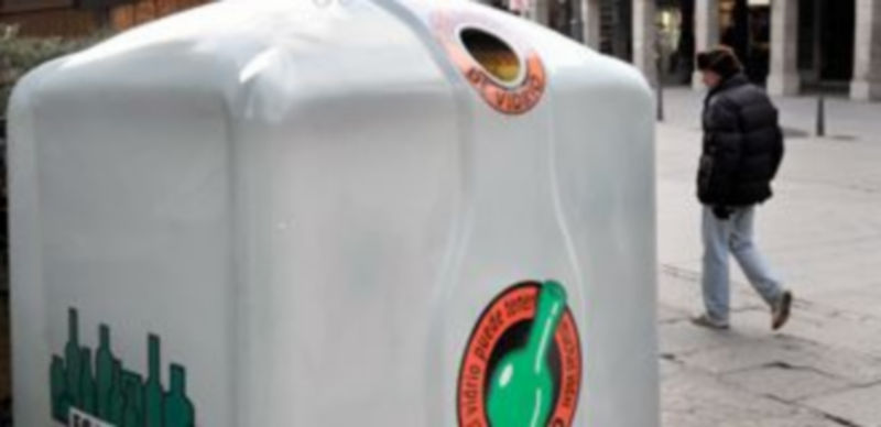 El reciclaje de vidrio cuenta con más de 216 contenedores específicos en la capital. / Kamarero