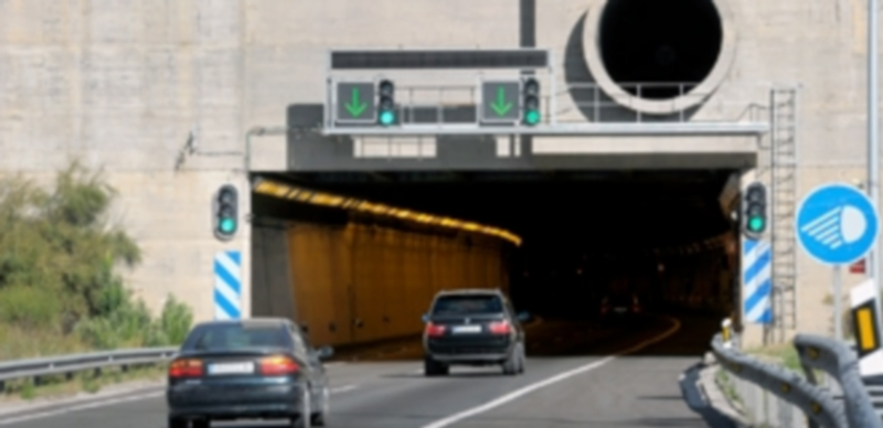 Imagen de la entrada a uno de los túneles de Guadarrama que pertenecen a la autopista AP-6