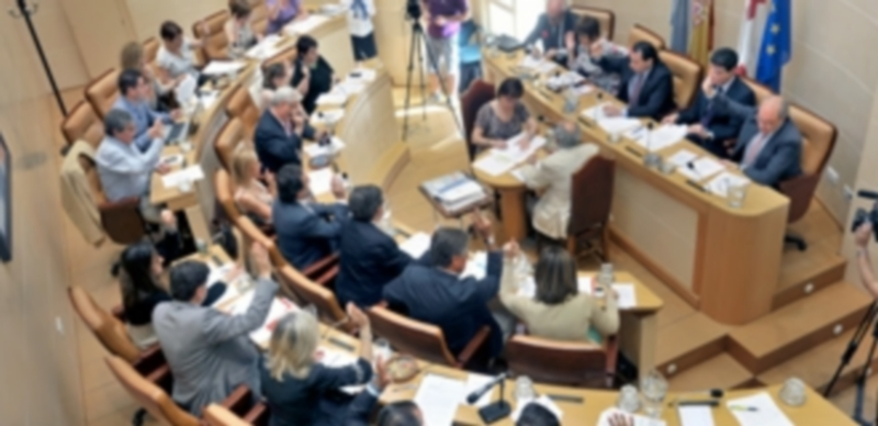 Imagen de archivo que muestra el salón de plenos del Ayuntamiento durante una sesión ordinaria. / Kamarero