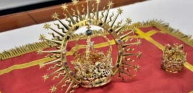 Imagen de las coronas que el fueron arrebatadas a la Virgen de la Fuencisla en enero del año 2012. / Kamarero