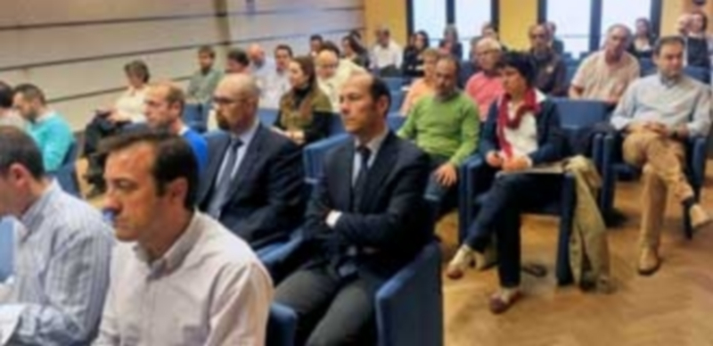 Algunos de los asistentes a la jornada que se llevó a cabo en la Delegación Territorial de la Junta. / Kamarero