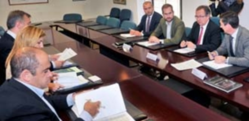 Un momento de la reunión celebrada ayer en la Delegación Territorial de la Junta en Segovia. / Kamarero