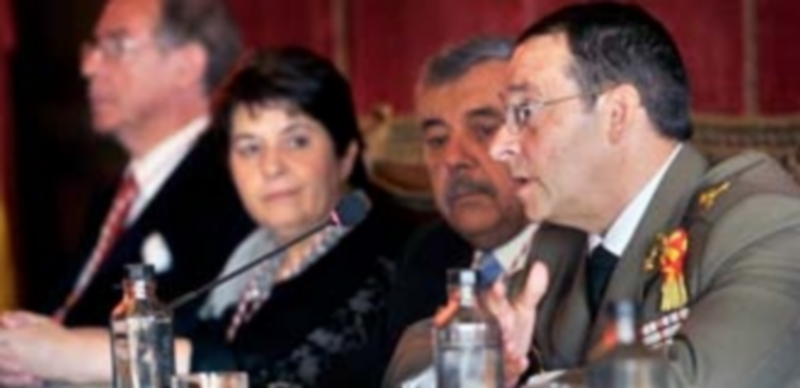 El general Alfredo Sanz y Calabria abordó la historia y retos de la Academia en el tradicional acto académico. / Kamarero