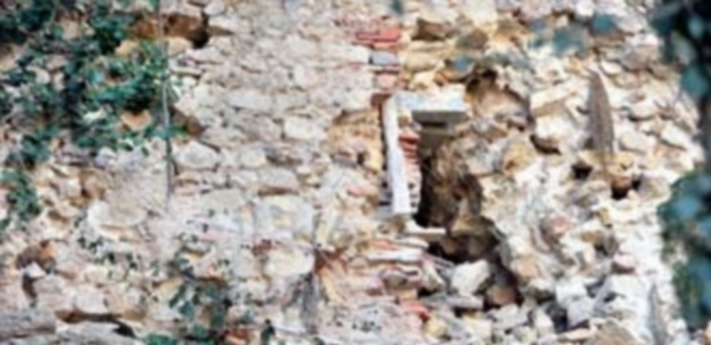 Segovia pedirá ayuda al Ministerio para el paño norte de la Muralla 1 El paño de la Muralla de Segovia presenta este aspecto en algunos tramos de la zona norte. / Kamarero