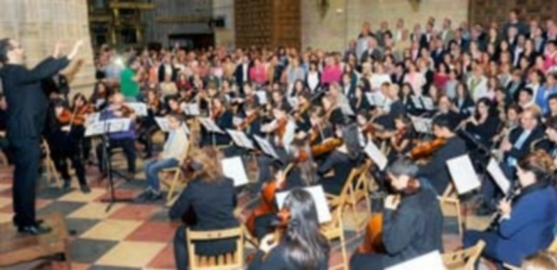 Un momento de la interpretación del Villancico de San Frutos en el trascoro de la Catedral. / Kamarero