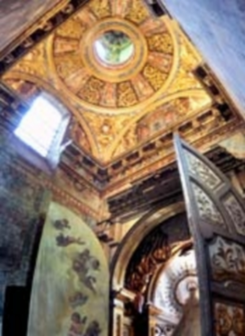 La bóveda del camarín de la virgen sufre de grietas y humedades. / Kamarero