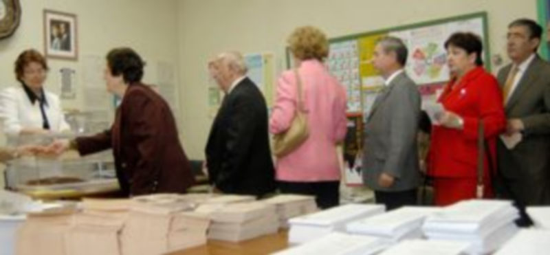 Segovianos votando en las pasadas elecciones autonómicas. / KAMARERO