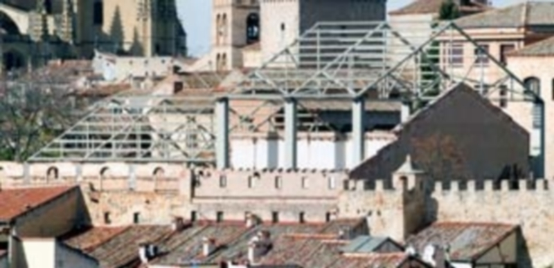 La estructura que corona el antiguo edificio pronto desaparecerá del paisaje urbano de la capital. / Kamarero