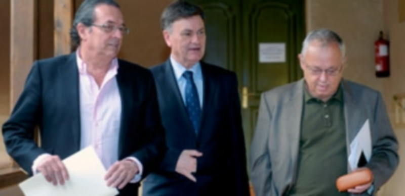 Francisco Vázquez (centro)