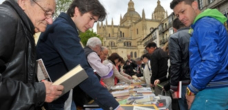 Como en años anteriores la Plaza Mayor será escenario el día 23 de una cadena ciudadana de intercambio de libros. / K.
