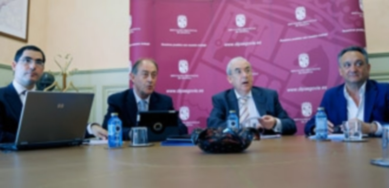 Los miembros del Consejo de Cuentas de Castilla y León se reunieron ayer en pleno en la Diputación. / Kamarero