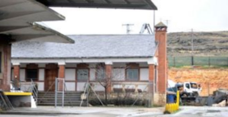 Las  obras han comenzado estos días en el antiguo silo y estarán acabadas a comienzos de 2011. / KAMARERO