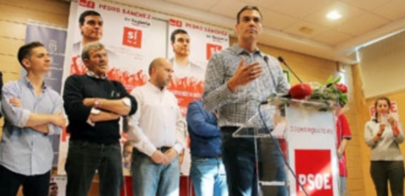 El candidato a volver a dirigir el partido tras las elecciones primarias acudió al acto de campaña organizado por la Plataforma de Segovia con Pedro Sánchez . / m.g.