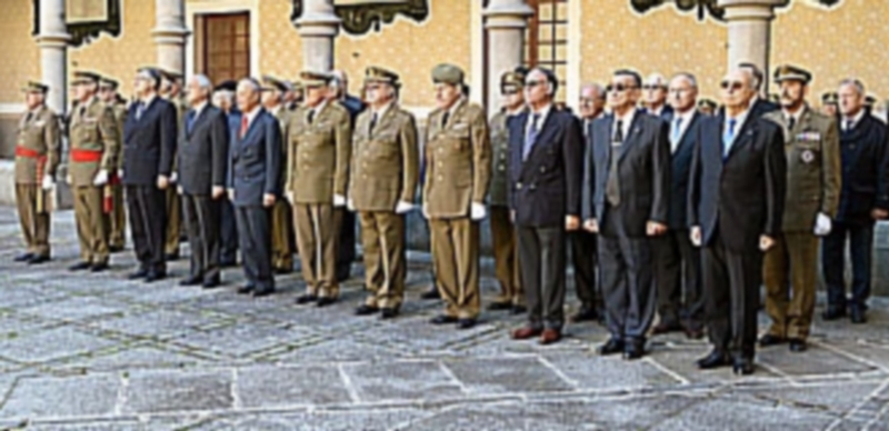 Los compañeros de promoción formaron en el patio de ordenes de la Academia. /Tamara de Santos