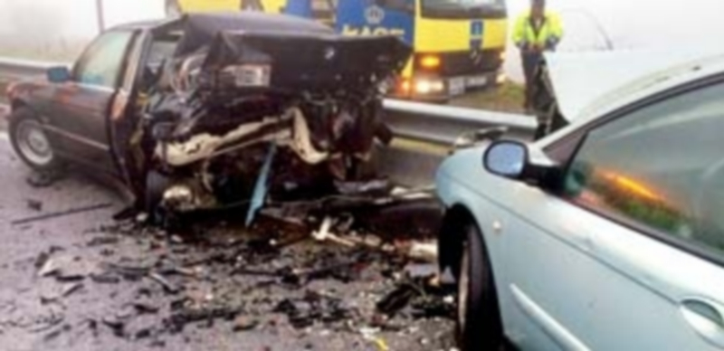 Estado en que quedaron los vehículos siniestrados en el accidente de El Espinar. / Pedro Merino