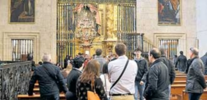 La Catedral recibió muchos turistas ayer domingo. / Kamarero