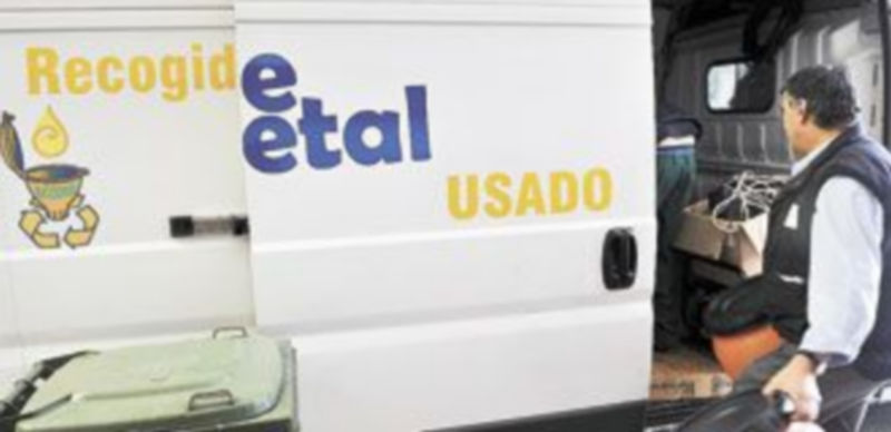 El reciclaje de aceite doméstico se realiza de forrma especializada y evita daños medioambientales. / Kamarero