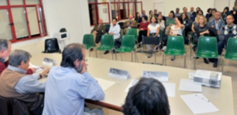 Un momento de la mesa redonda celebrada ayer en el Centro de Salud Mental Antonio Machado. / Kamarero