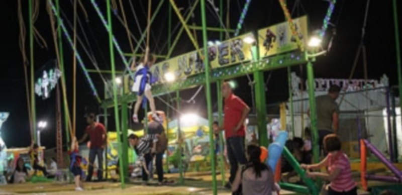 El multicolor caos del recinto ferial 1 07 41 1