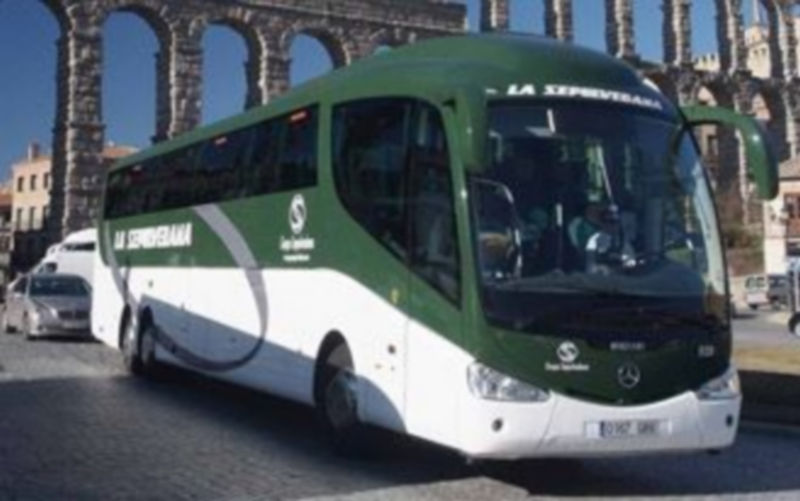 Un autocar de la empresa