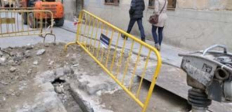 Detalle del canal del Acueducto en la calle Daoiz. / Juan Martín