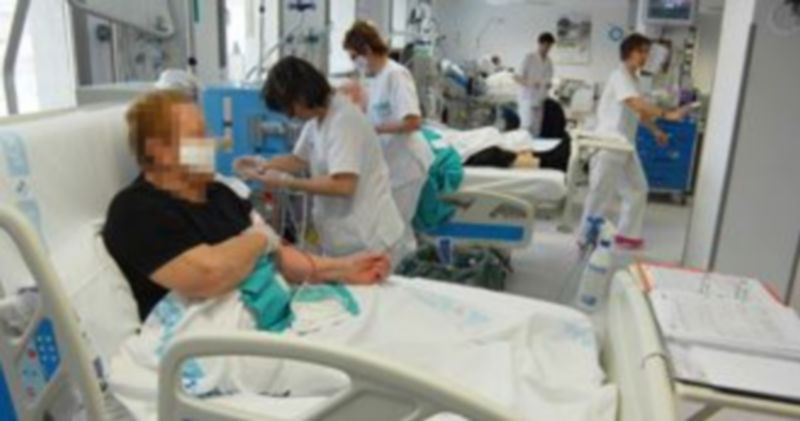 La huelga de enfermería afectó a quirófanos y al servicio de diálisis 1 Imagen de archivo de pacientes dializados en el Hospital General de Segovia. / Juan Martín