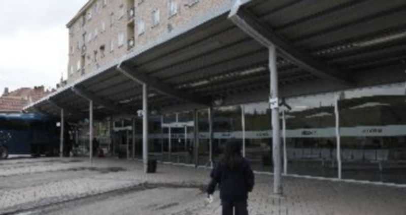 La carpa adosada al edificio de la estación es de mayor envergadura que la otra existente en la zona sur. / Juan Martín