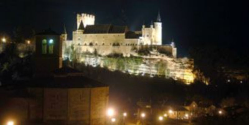 Vista nocturna de la fortaleza