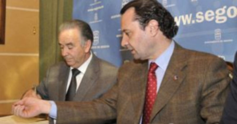 Un momento de la firma del convenio