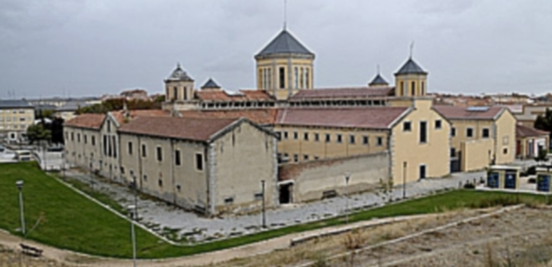 Parte de los desempleados que ahora serán contratados trabajarán en nuevas obras de remodelación de la antigua cárcel de Segovia. / Juan Martín