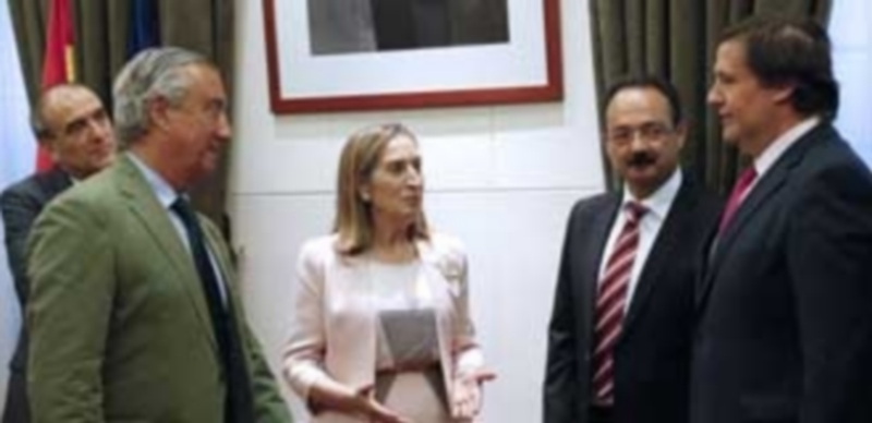 Los transportistas pedirán que se amplíe el convenio a más carreteras 1 La ministra de Fomento