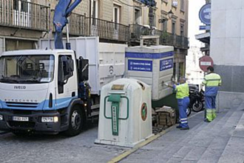 El sector servicios es el que más parados registró durante el mes de septiembre. / LARA MAZAGATOS