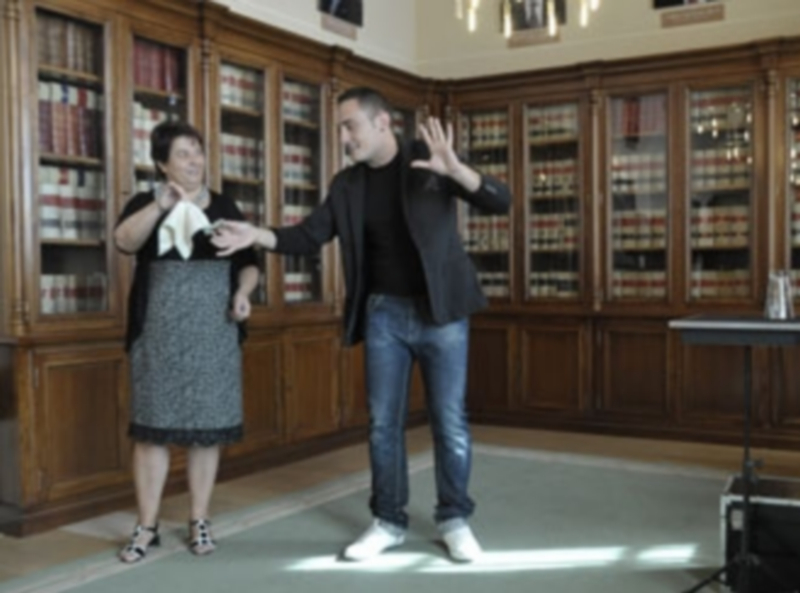 Héctor Sansegundo hace un truco a la alcaldesa