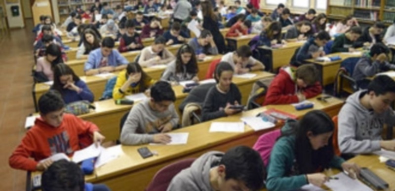 Comienzo de la fase provincial de la prueba matemática en los institutos Andres Laguna. 7 T. D. S.