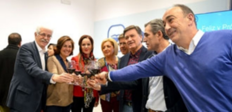 El PP afronta un año congresual y de “trabajo para los ciudadanos” 1 Los populares brindaron por el nuevo año