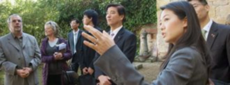 Un momento de la visita girada por los coreanos al Campus de Santa Cruz la Real. / El Adelantado