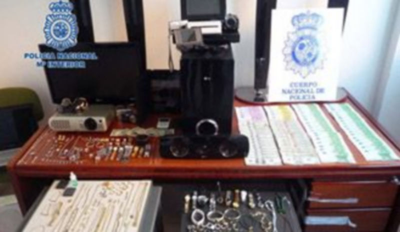 Imagen de parte del material incautado a las tres personas que han sido detenidas por la Policía. / El Adelantado