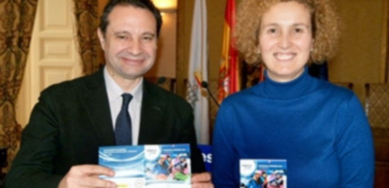 Arahuetes y la concejala de Juventud y Educación