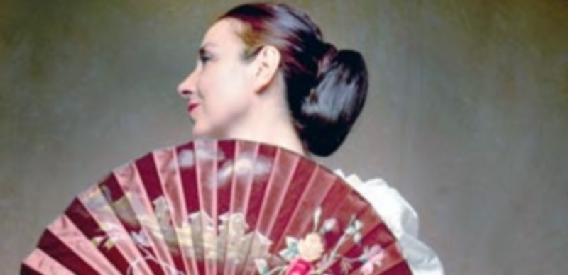 La bailarina Clara Bueno posando para una de sus actuaciones. / festival de segovia