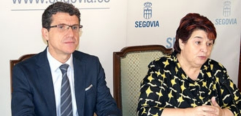 Andrés Torquemada y Clara Luquero presentaron el balance anual de la Concejalía de Servicios Sociales. / EL ADELANTADO