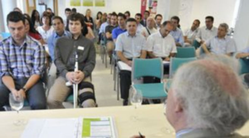 Imagen de la reunión celebrada ayer en el CIESS La Albuera. / J. Martín
