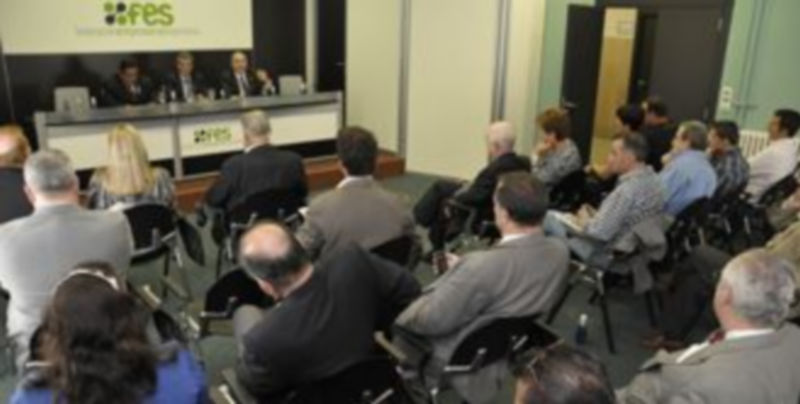 Un momento de la reunión celebrada entre abogados y empresarios en la sede de la FES. / Juan Martín