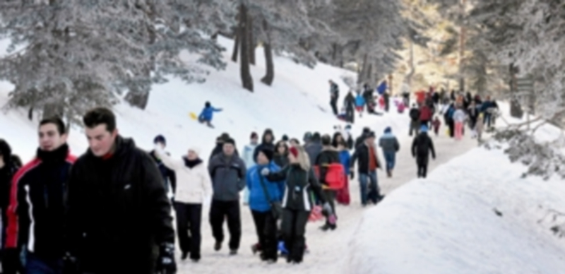 Decenas de personas disfrutaron de la nieve en zonas como el Telégrafo