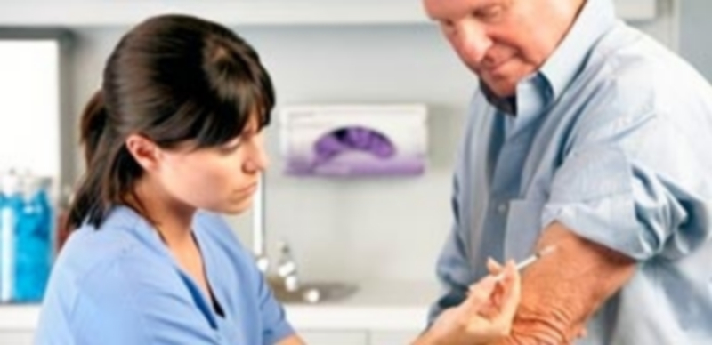 La vacuna está destinada a diabéticos y pacientes con enfermedad pulmonar obstructiva crónica de entre 60 y 69 años. / E. P.